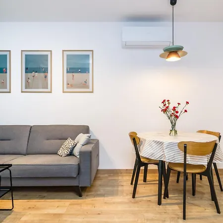 Park Ii Blisko Morza Piamola, Bezplatne Solarium 斯蒂格纳